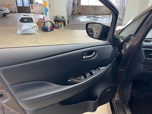 Nissan Leaf 18 of 25