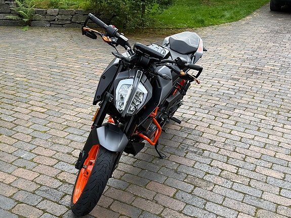 KTM 125 Duke 3 of 5