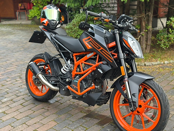 KTM 125 Duke 2 of 5