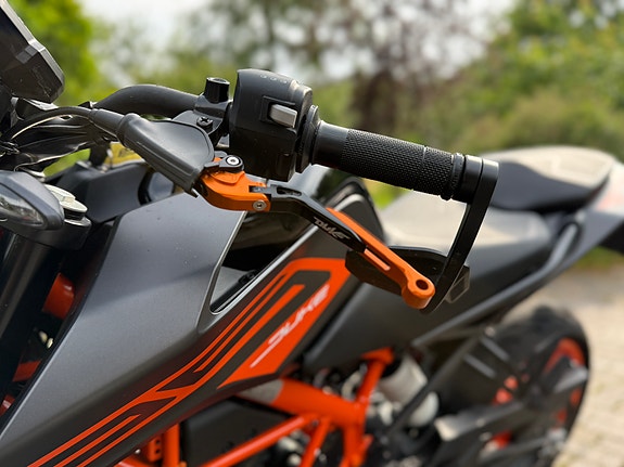 KTM 125 Duke 13 of 21