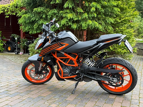 KTM 125 Duke 4 of 5