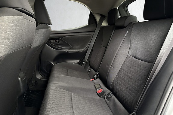 Bakseter med god komfort og ISOFIX for enkel barnesikring.
