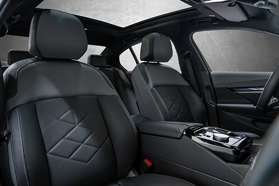 BMW i5 27 of 29