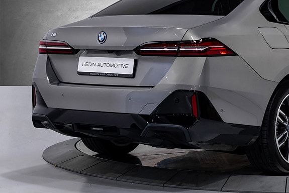 BMW i5 6 of 29