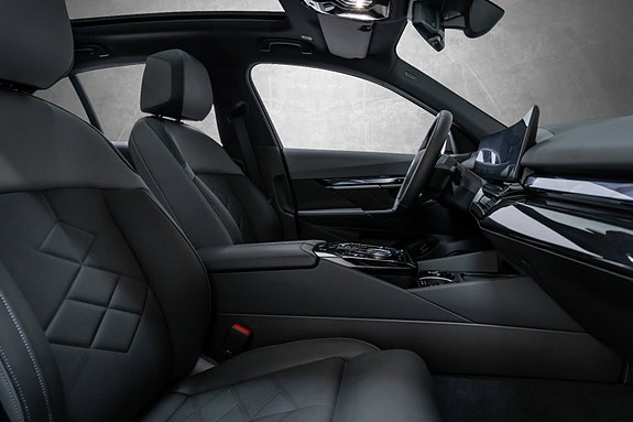 BMW i5 26 of 29