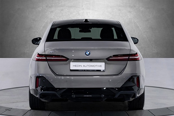 BMW i5 7 of 29