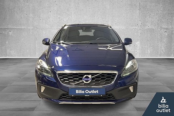 Volvo V40 Cross Country 2 of 5