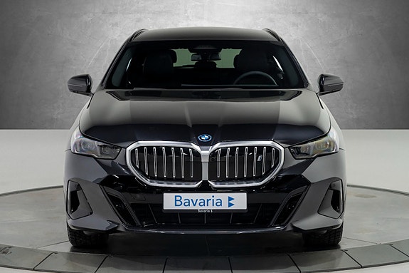 BMW i5 4 of 5