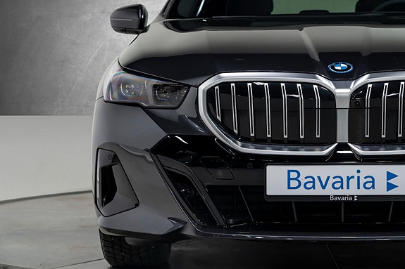 BMW i5 3 of 5