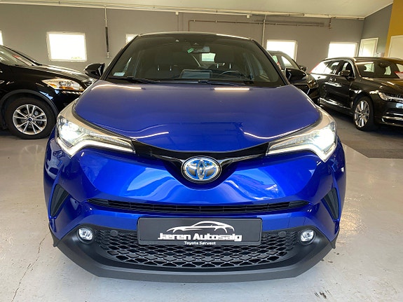Toyota C-HR 2 of 5