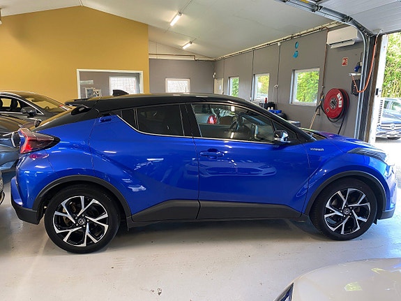 Toyota C-HR 3 of 5