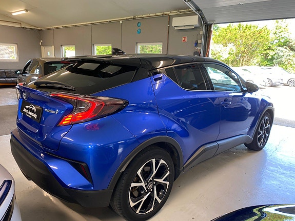 Toyota C-HR 4 of 5