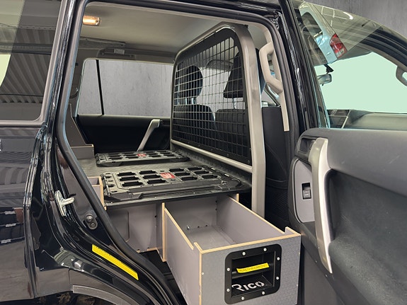 Toyota Land Cruiser 10 of 25