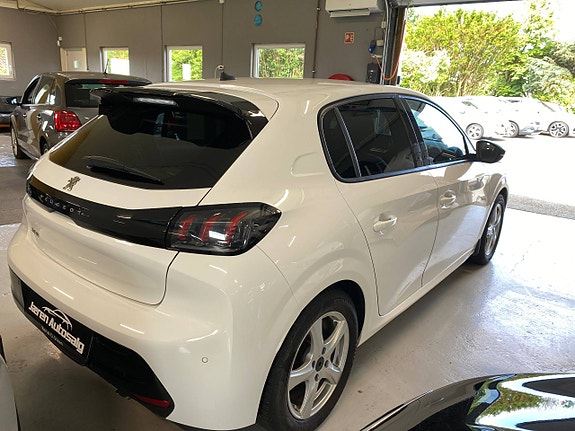 Peugeot 208 4 of 5