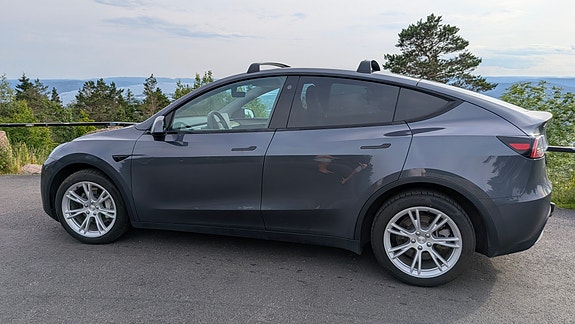 Tesla Model Y 5 of 5
