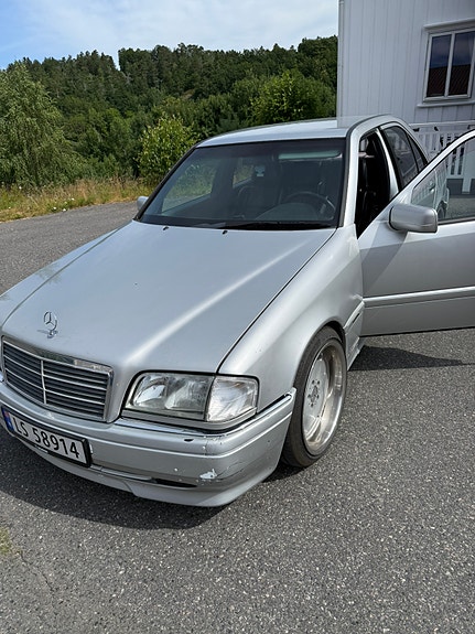 Mercedes-Benz C280 1994 photo 4