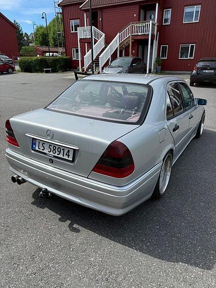 Mercedes-Benz C280 1994 photo 2