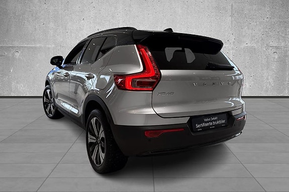 Volvo XC40 4 of 5