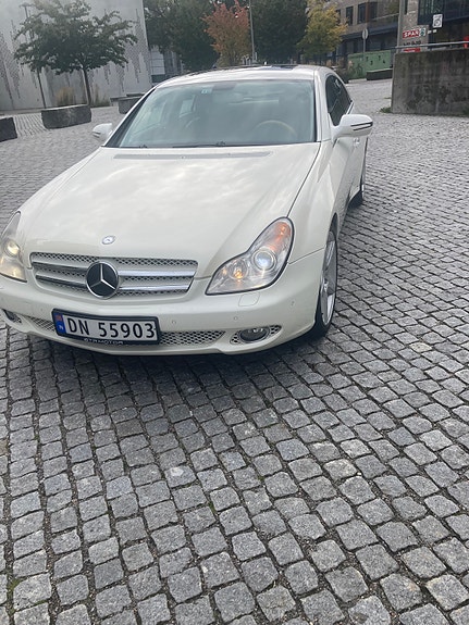 Mercedes-Benz CLS320 5 of 5