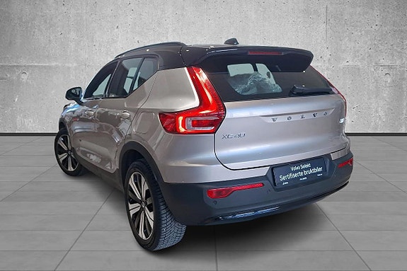 Volvo XC40 3 of 5