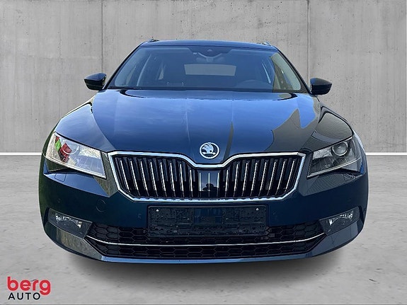 Skoda Superb 2 of 5