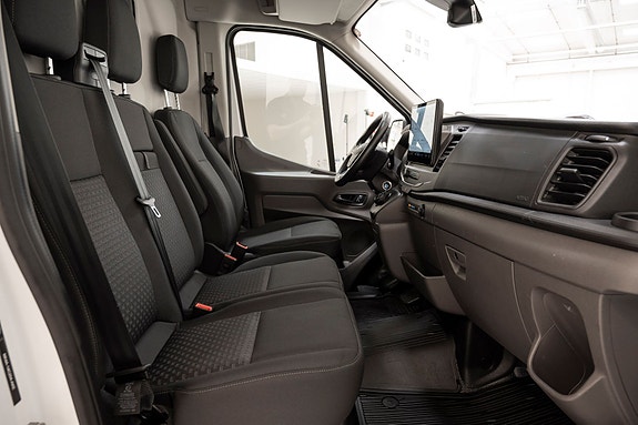 Ford Transit 28 of 30