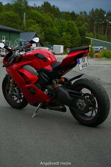 Ducati Panigale V4S 10 of 13