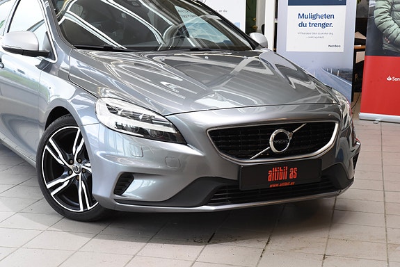 Volvo V40 2 of 5