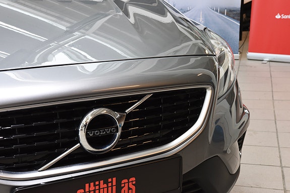 Volvo V40 3 of 5