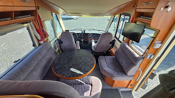 Carthago CHIC S-Pluss i51 - Enkle Senger, Solcellepanel, TV, Bakhjulstrekk, AC , Automat, Stekeovn, STOR garasje, Cruisekontroll, Godkjent Fukttest 14 of 30