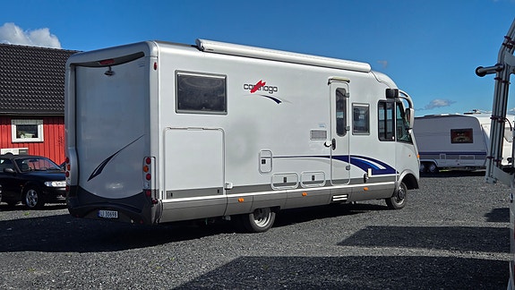 Carthago CHIC S-Pluss i51 - Enkle Senger, Solcellepanel, TV, Bakhjulstrekk, AC , Automat, Stekeovn, STOR garasje, Cruisekontroll - TILBUD denne uken 3 of 5