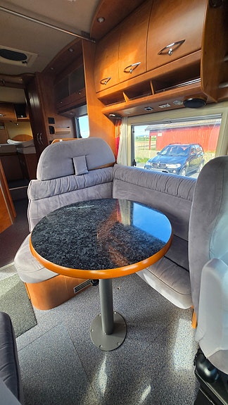 Carthago CHIC S-Pluss i51 - Enkle Senger, Solcellepanel, TV, Bakhjulstrekk, AC , Automat, Stekeovn, STOR garasje, Cruisekontroll, Godkjent Fukttest 20 of 30