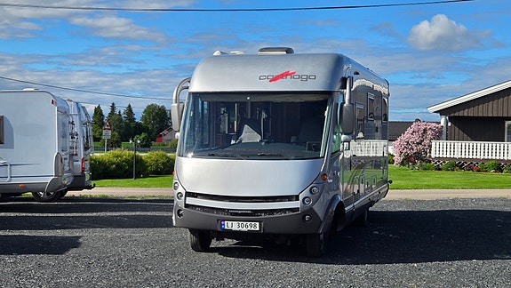 Carthago CHIC S-Pluss i51 - Enkle Senger, Solcellepanel, TV, Bakhjulstrekk, AC , Automat, Stekeovn, STOR garasje, Cruisekontroll, Godkjent Fukttest 8 of 30