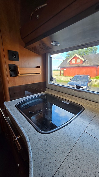 Carthago CHIC S-Pluss i51 - Enkle Senger, Solcellepanel, TV, Bakhjulstrekk, AC , Automat, Stekeovn, STOR garasje, Cruisekontroll, Godkjent Fukttest 28 of 30