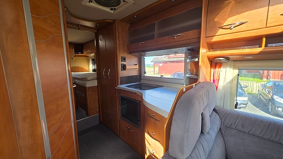 Carthago CHIC S-Pluss i51 - Enkle Senger, Solcellepanel, TV, Bakhjulstrekk, AC , Automat, Stekeovn, STOR garasje, Cruisekontroll, Godkjent Fukttest 12 of 30