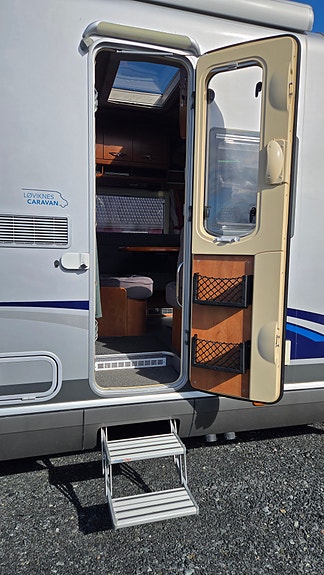 Carthago CHIC S-Pluss i51 - Enkle Senger, Solcellepanel, TV, Bakhjulstrekk, AC , Automat, Stekeovn, STOR garasje, Cruisekontroll, Godkjent Fukttest 10 of 30