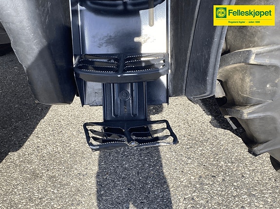 Valtra N124 7 of 13