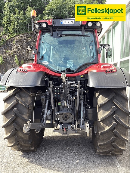 Valtra N124 2 of 13