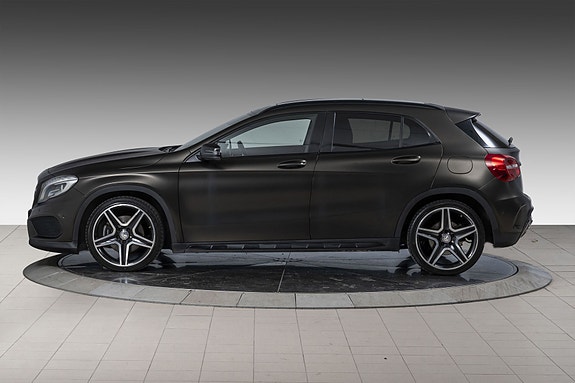 Mercedes-Benz GLA250 3 of 5