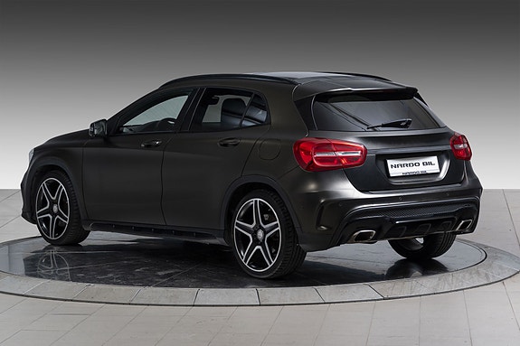 Mercedes-Benz GLA250 4 of 5