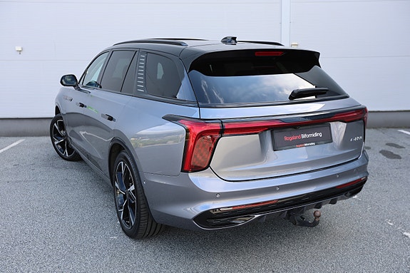 Hongqi E-HS9 4 of 5
