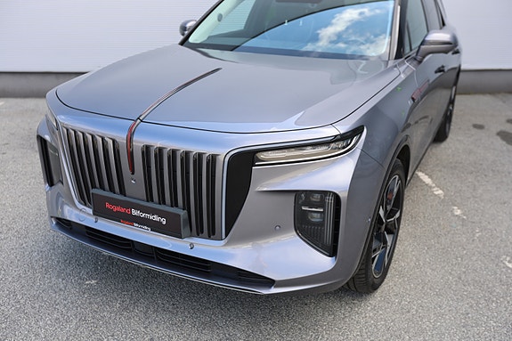 Hongqi E-HS9 2 of 5