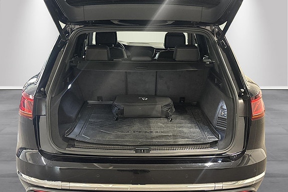 Volkswagen Touareg 5 of 5