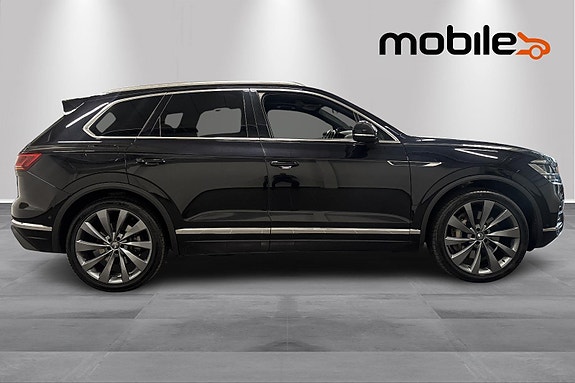 Volkswagen Touareg 2 of 5