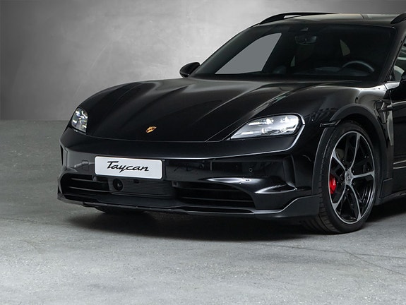 Porsche Taycan Cross Turismo 2 of 5