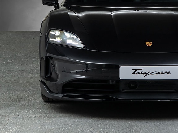 Porsche Taycan Cross Turismo 4 of 5