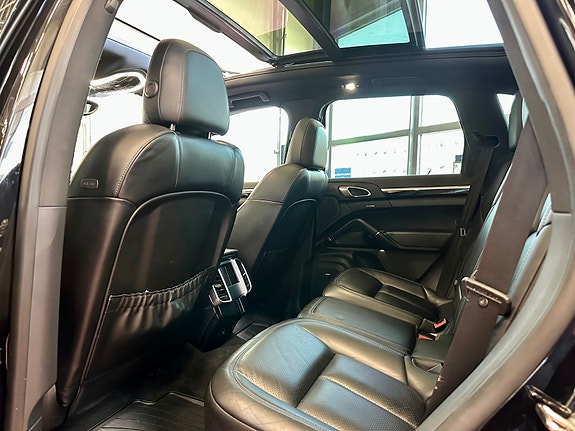 Porsche Cayenne 22 of 30