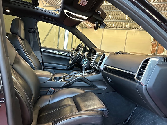 Porsche Cayenne 19 of 30