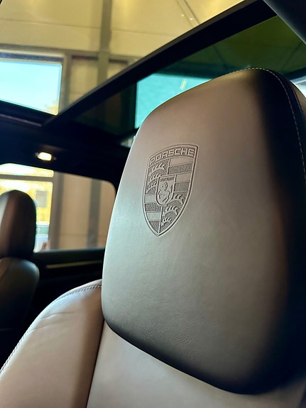 Porsche Cayenne 12 of 30