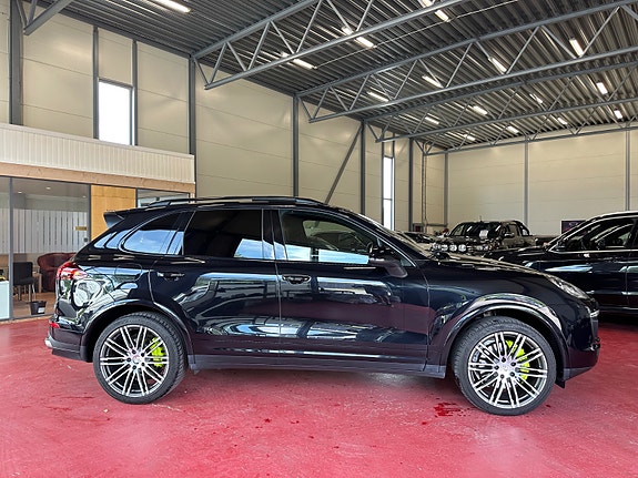 Porsche Cayenne 4 of 30